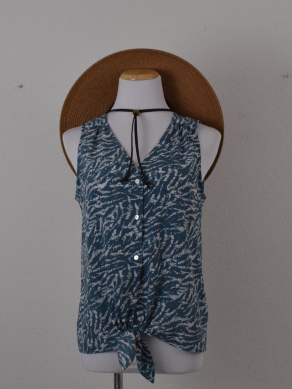 NINE WEST Women’s Sleeveless Tie-front Blouse Button Down size M